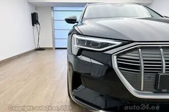 Audi e-tron, 300 kW, электричество, автомат, полный привод