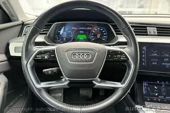 Audi e-tron, 300 kW, электричество, автомат, полный привод
