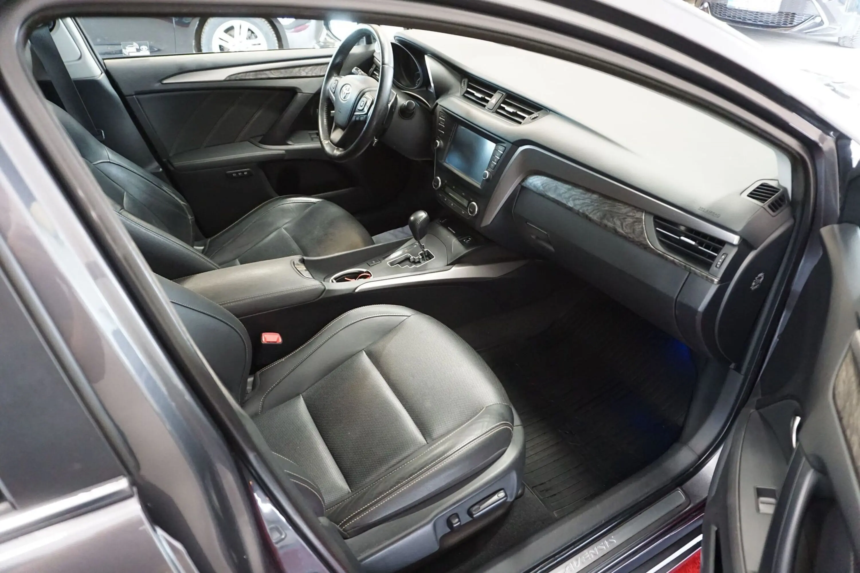 Toyota Avensis, 1.8, 108 kW, бензин, автомат, передний привод