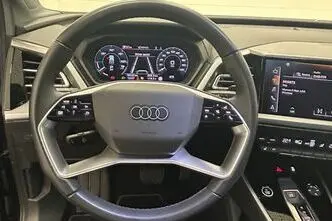 Audi Q4 e-tron, 77 kW, electric, automatic, four-wheel drive