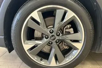 Audi Q4 e-tron, 77 kW, electric, automatic, four-wheel drive