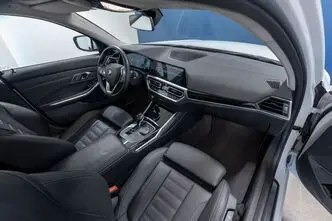 BMW 320, 2.0, 140 kW, дизель, автомат, задний привод
