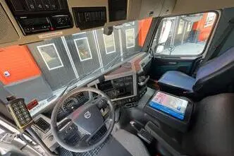Volvo FM 330 4x2, 250 kW, дизель, автомат