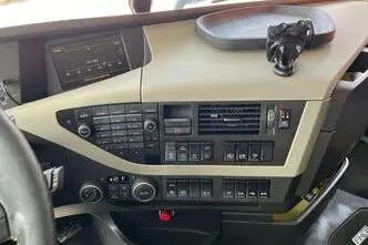 Volvo FH 16 750 6x4, 551 kW, дизель, автомат