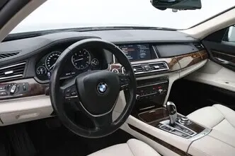 BMW 730, 3.0, 190 kW, дизель, автомат, задний привод