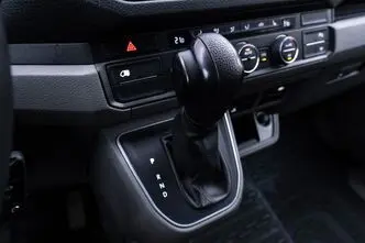 Volkswagen Crafter, 9.0, 100 kW, diesel, automatic, front-wheel drive