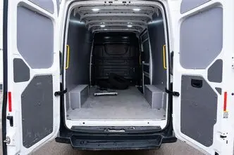 Volkswagen Crafter, 9.0, 100 kW, diesel, automatic, front-wheel drive