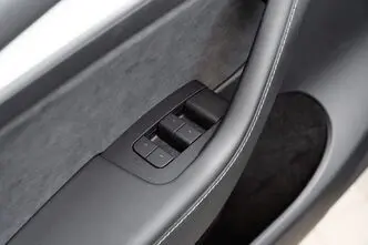 Tesla Model Y, 378 kW, elekter, automaat, nelikvedu