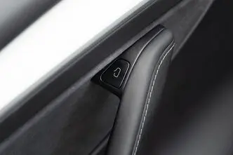 Tesla Model Y, 378 kW, elekter, automaat, nelikvedu