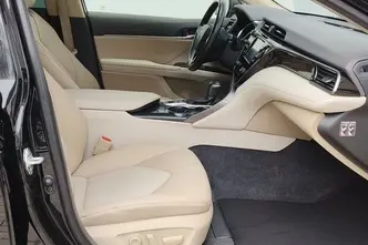 Toyota Camry, 2.5, 131 kW, hybrid, automatic, front-wheel drive