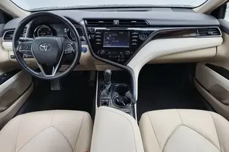 Toyota Camry, 2.5, 131 kW, hybrid, automatic, front-wheel drive