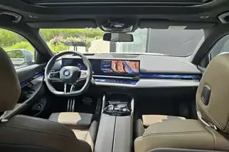BMW i5, 105 kW, электричество, автомат, задний привод