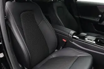 Mercedes-Benz A 180, 1.3, 100 kW, бензин, автомат, передний привод