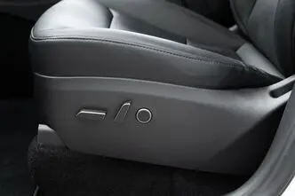 Tesla Model Y, 393 kW, electric, automatic, four-wheel drive