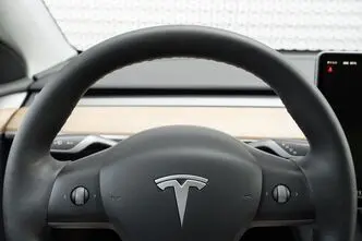 Tesla Model Y, 393 kW, electric, automatic, four-wheel drive
