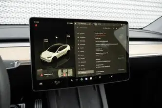 Tesla Model Y, 393 kW, electric, automatic, four-wheel drive