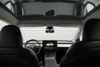 Tesla Model Y, 393 kW, electric, automatic, four-wheel drive