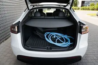 Tesla Model Y, 393 kW, electric, automatic, four-wheel drive