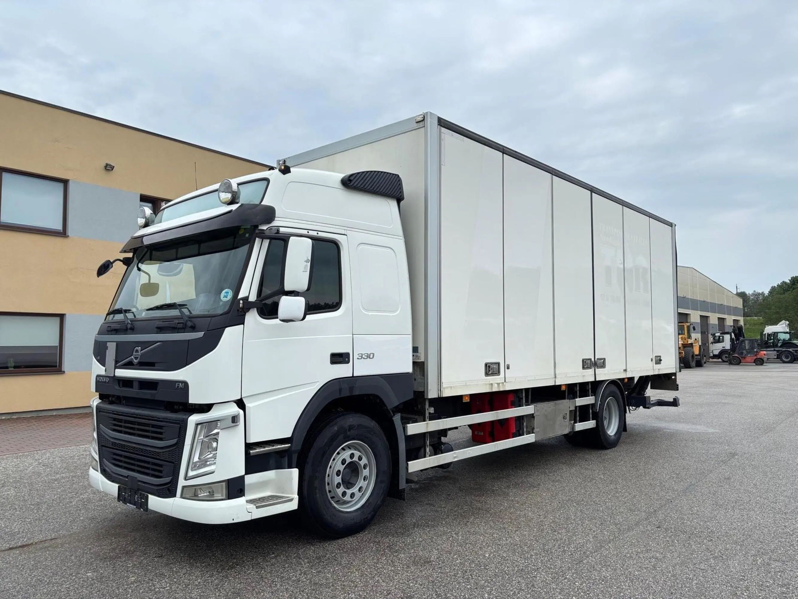 Volvo FM330, 248 kW, diesel, automatic
