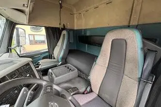 Volvo FM330, 248 kW, diesel, automatic