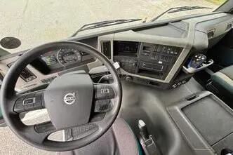 Volvo FM330, 248 kW, diesel, automatic