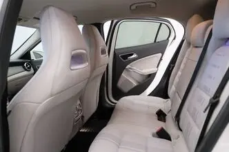 Mercedes-Benz GLA 180, 1.6, 90 kW, бензин, автомат, передний привод