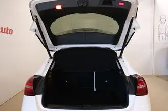 Mercedes-Benz GLA 180, 1.6, 90 kW, бензин, автомат, передний привод