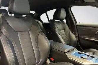 BMW 320, 140 kW, hybrid, automatic, four-wheel drive