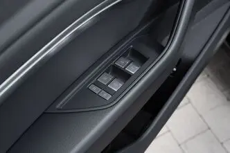 Audi e-tron, 300 kW, electric, automatic, four-wheel drive