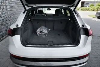Audi e-tron, 300 kW, elekter, automaat, nelikvedu