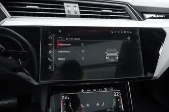 Audi e-tron, 300 kW, elekter, automaat, nelikvedu