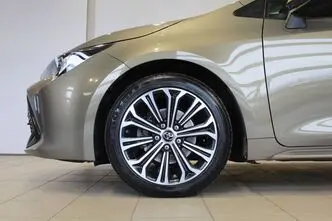 Toyota Corolla, 1.2, 85 kW, бензин, автомат, передний привод