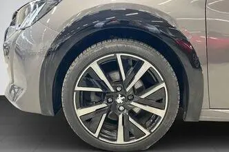 Peugeot 208, 1.2, 74 kW, bensiin, automaat, esivedu