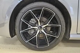 Toyota Camry, 2.5, 137 kW, hybrid, automatic, front-wheel drive