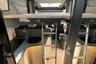 Laika Kosmo, 2.2, 103 kW, дизель, механическая, передний привод
