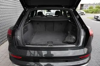 Audi e-tron, 300 kW, elekter, automaat, nelikvedu