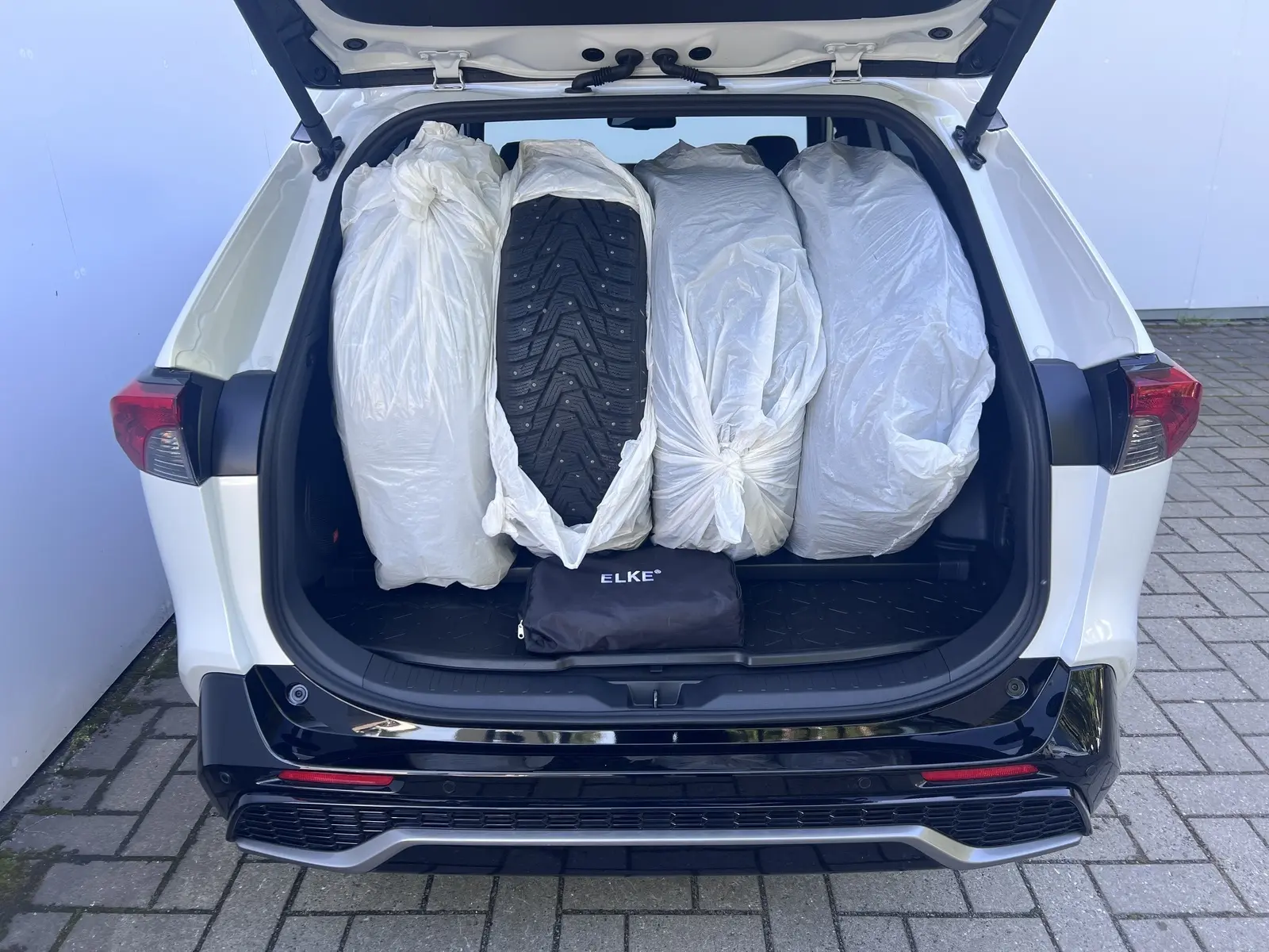 Toyota RAV4, 2.5, 131 kW, hybrid, automatic, four-wheel drive