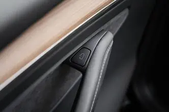Tesla Model Y, 378 kW, electric, automatic, four-wheel drive