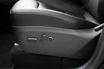 Tesla Model Y, 378 kW, electric, automatic, four-wheel drive