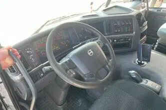 Volvo FM 330 4x2, 248 kW, diesel, automatic