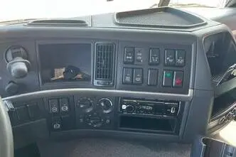 Volvo FM 330 4x2, 248 kW, diesel, automatic