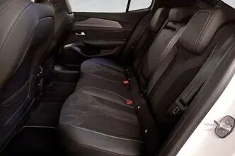 Peugeot 408, 1.2, 100 kW, гибрид, автомат, передний привод
