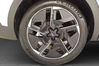 Peugeot 408, 1.2, 100 kW, гибрид, автомат, передний привод