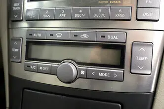 Toyota Avensis, 2.2, 149 kW, diesel, manual, front-wheel drive