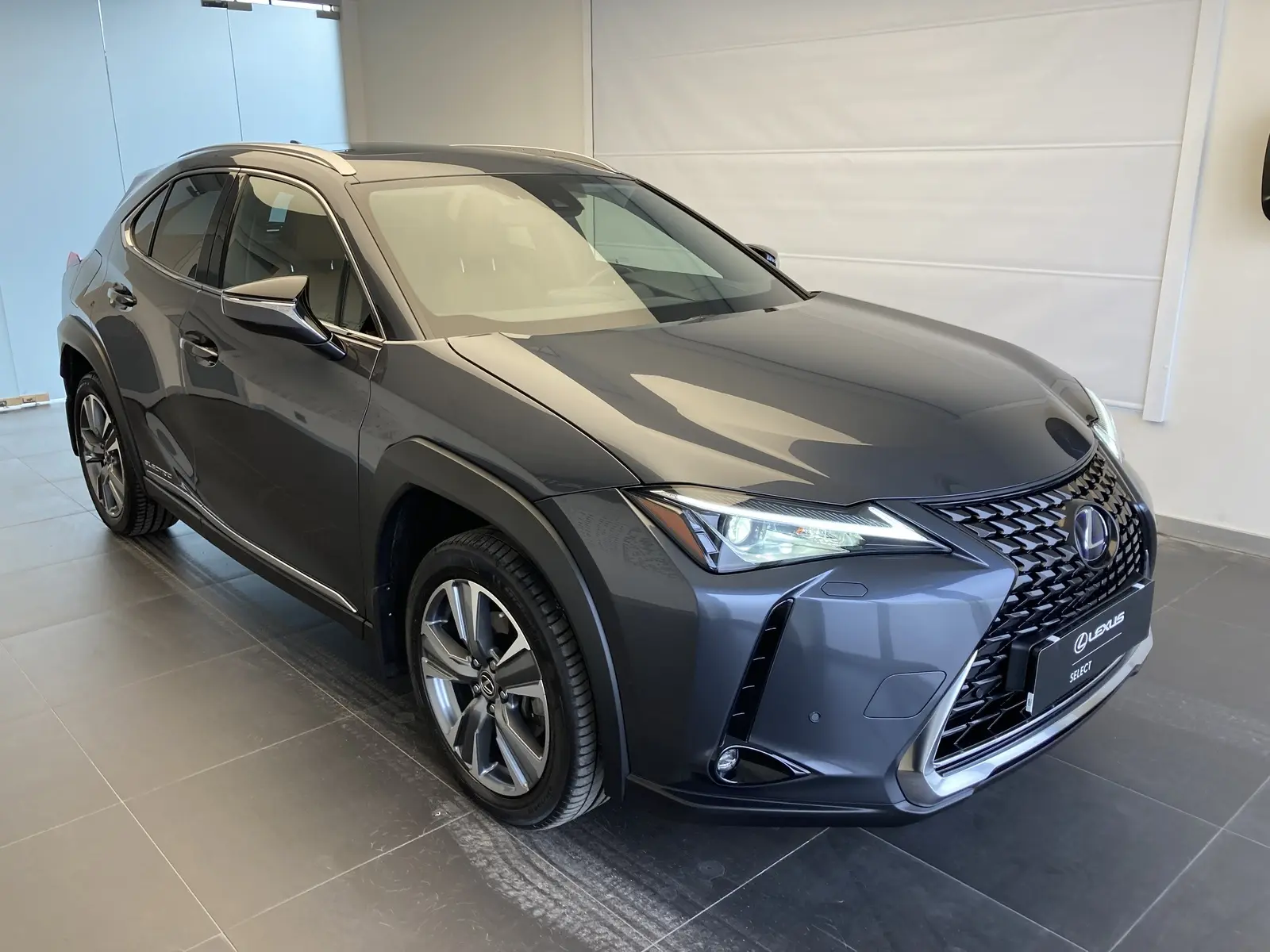 Lexus UX 300, 57 kW, elekter, esivedu