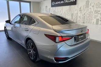Lexus ES 300, 2.5, 131 kW, гибрид, автомат, передний привод