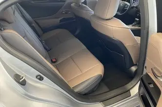 Lexus ES 300, 2.5, 131 kW, гибрид, автомат, передний привод