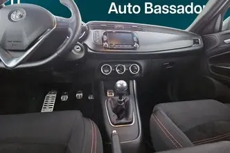 Alfa Romeo Giulietta, 1.4, 110 kW, bensiin, manuaal, esivedu