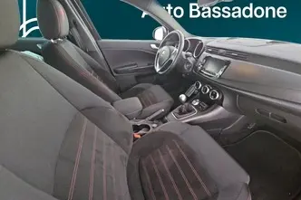 Alfa Romeo Giulietta, 1.4, 110 kW, bensiin, manuaal, esivedu