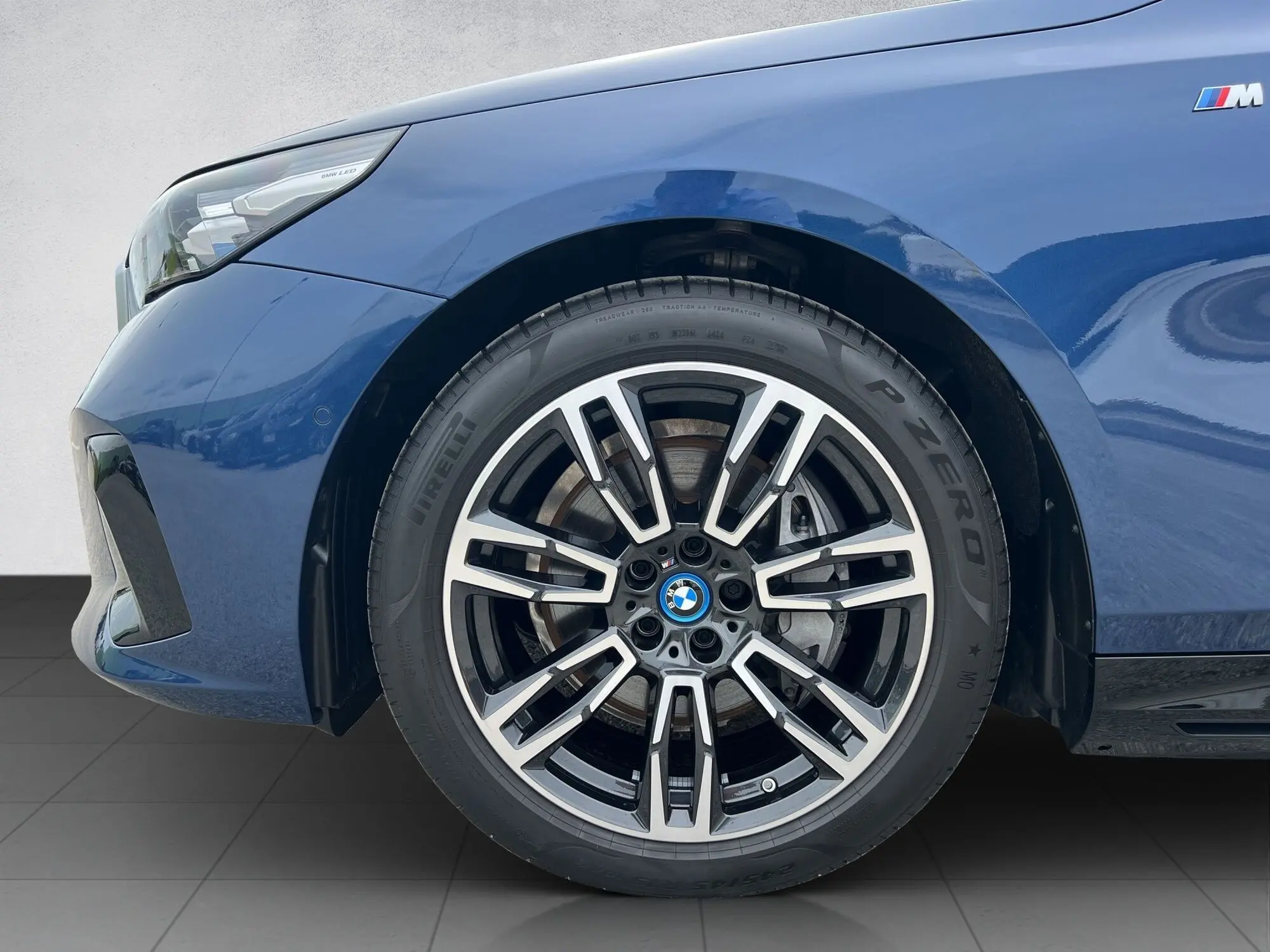 BMW i5, 290 kW, electric, automatic, four-wheel drive